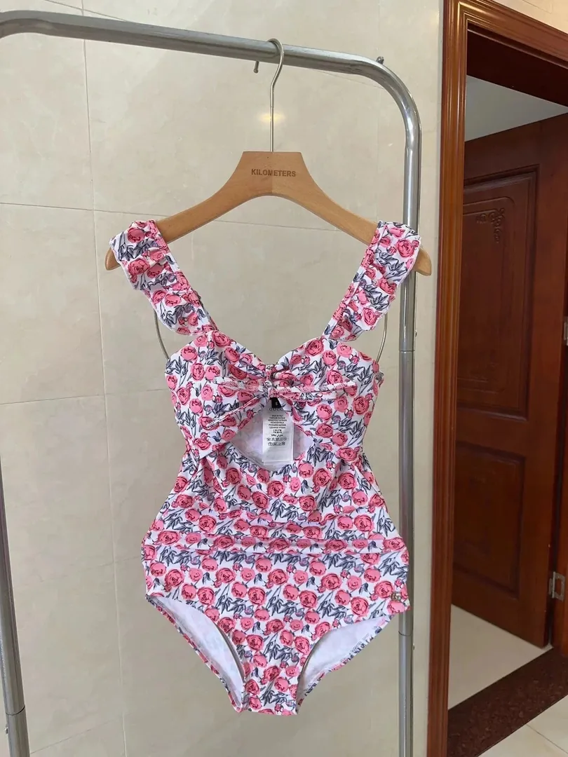 Swimsuit — Photo 10