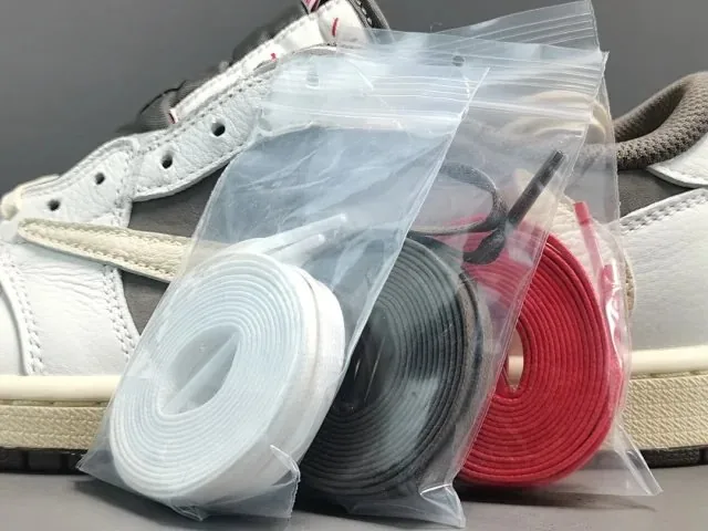 Jordan 1 Low Travis Scott Running Shoes — Photo 4