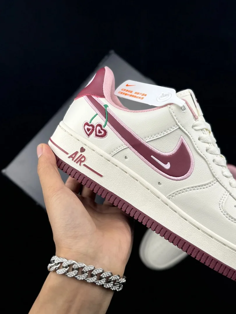 Air Jordan 1 Low Valentine — photo 6