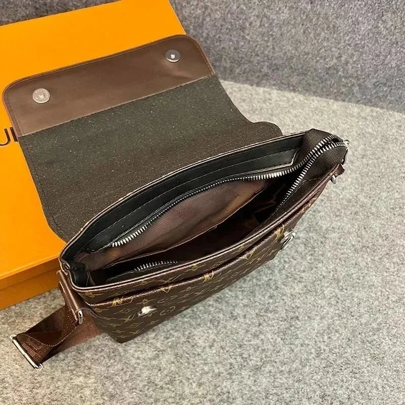 Gucci GG Supreme Backpack and Messenger Collection — Photo 8