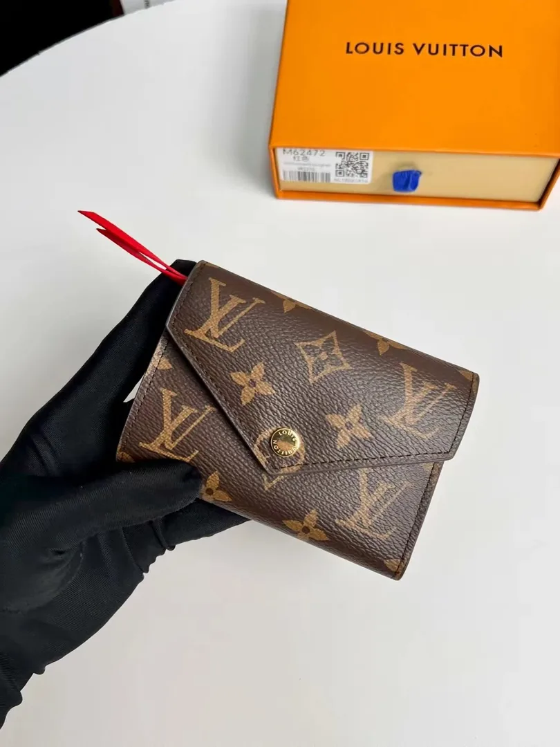 Louis Vuitton Victorine Wallet — photo 8