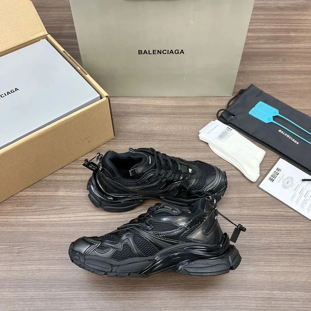 Balenciaga Runner Beige 2.0 Sneakers — Photo 14