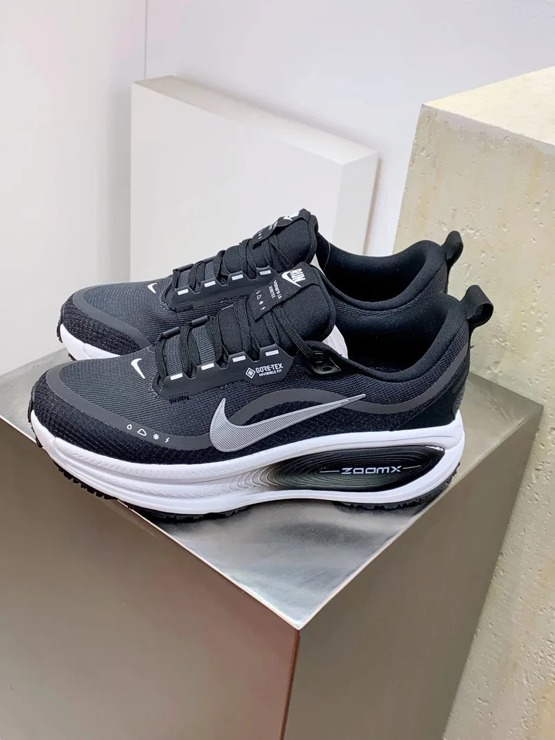 Nike Vomero 18 Zoom — Photo 15