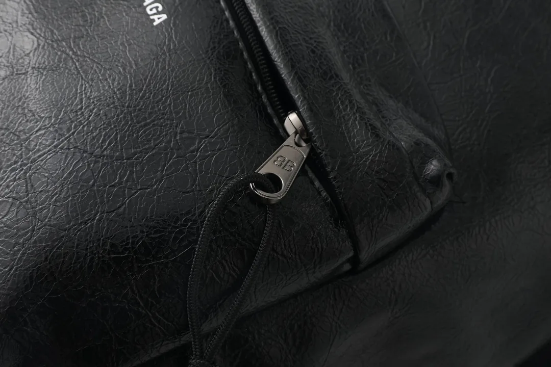Balenciaga Logo Waxed Leather Backpack — Zdjęcie 14