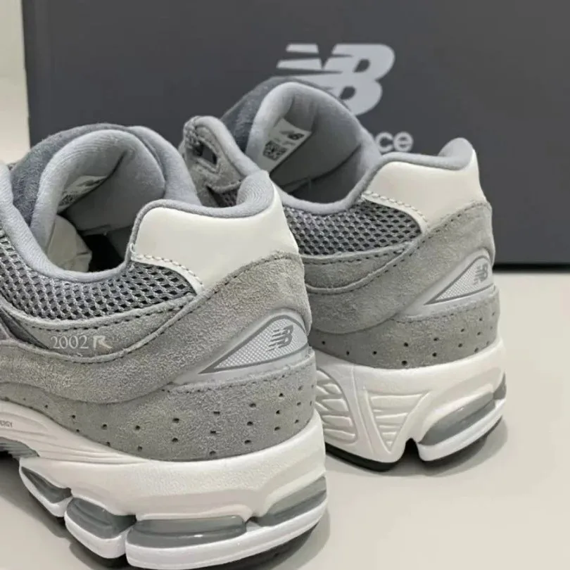 New Balance 2002R Cushioned Runners — Photo 3