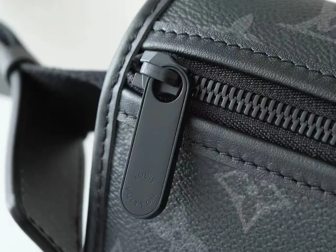 Louis Vuitton Leather Purse — photo 5