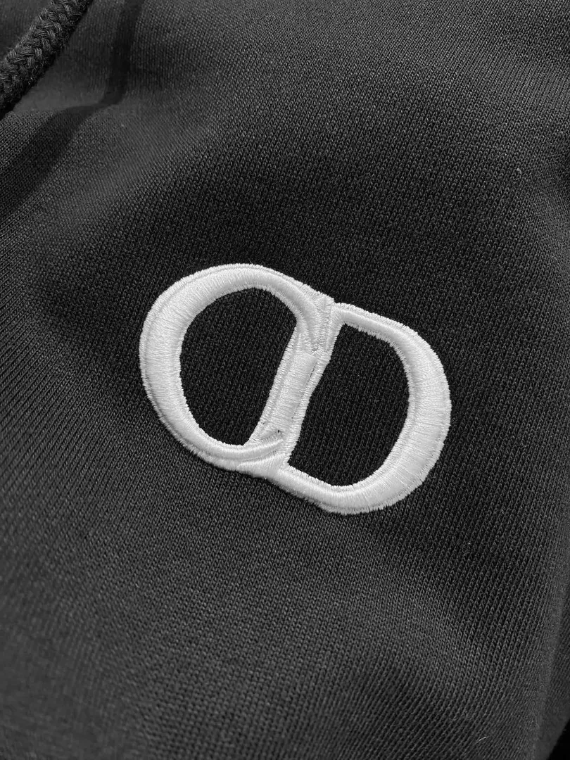 Embroidered Sweatshirt — Photo 4