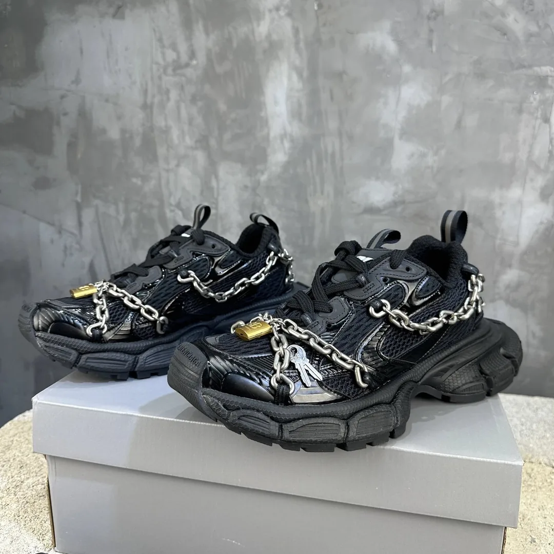 Balenciaga Black White Low-Top Sneakers — Photo 3