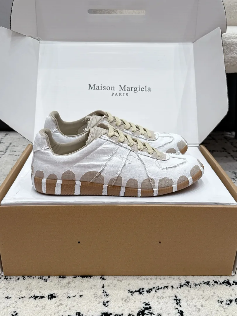 Maison Margiela Replica White Beige Suede Trainers — Photo 8