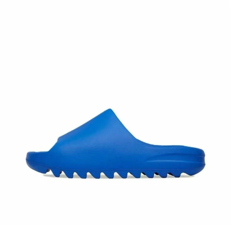 Yeezy Slides — photo 5