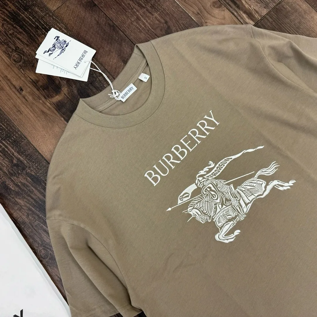 Embroidered Couple T-Shirt — Photo 14