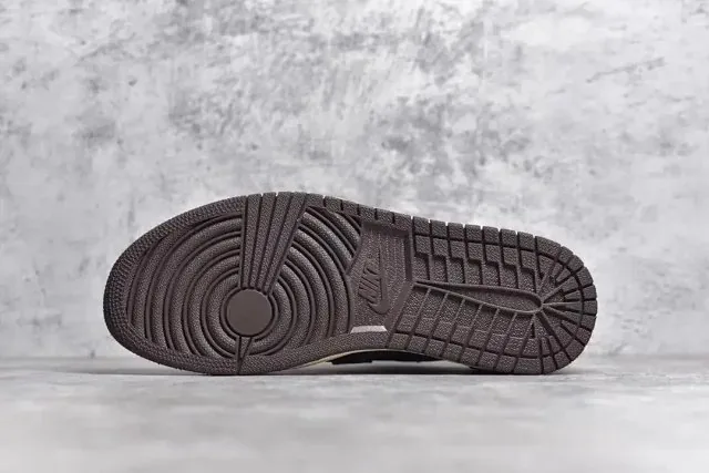Jordan 1 Low Travis Scott Running Shoes — Photo 11