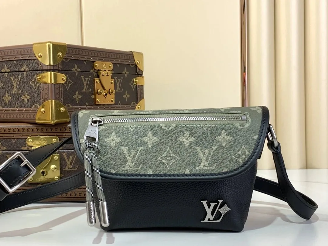 Louis Vuitton Leather Shoulder Bag — photo 10