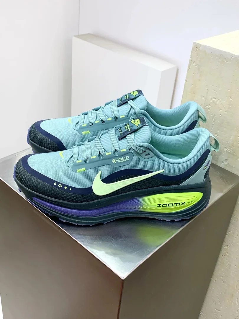 Nike Vomero 18 Zoom — Photo 13