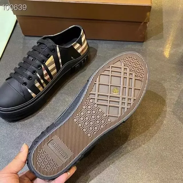 Burberry White Plain Low-Top Sneakers — Photo 11