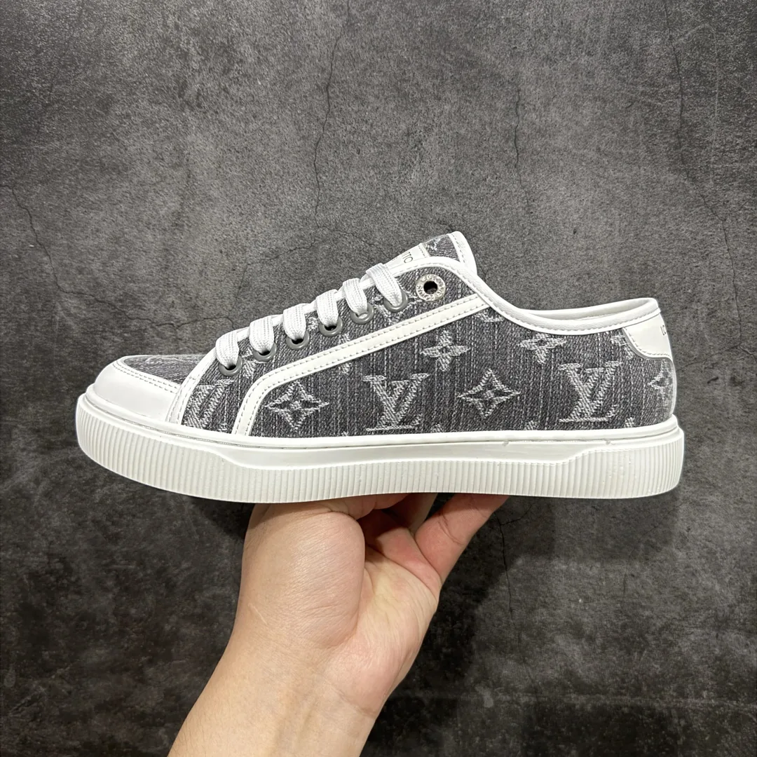 Louis Vuitton Lagoon Colorway Sneakers — photo 4
