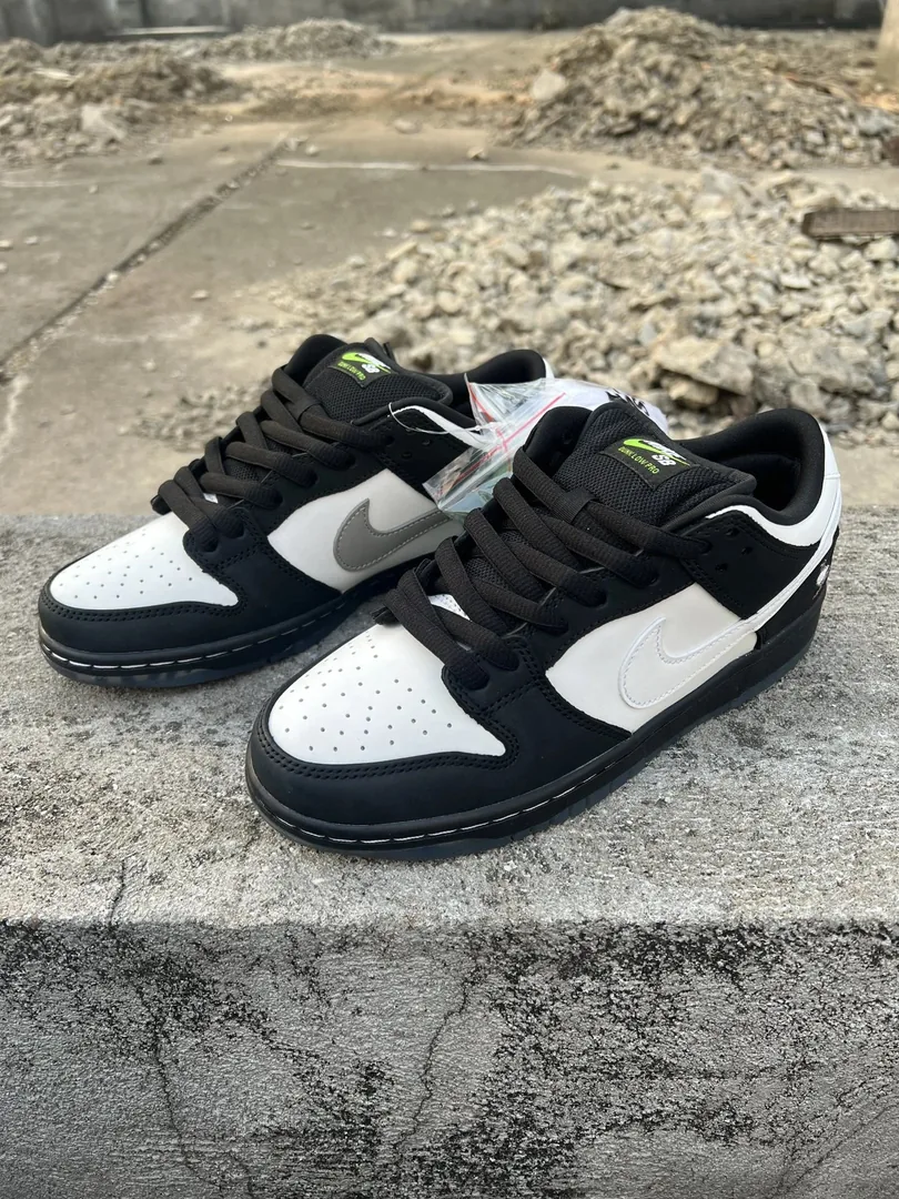 Nike SB Dunk Pigeon Sneakers — Photo 15
