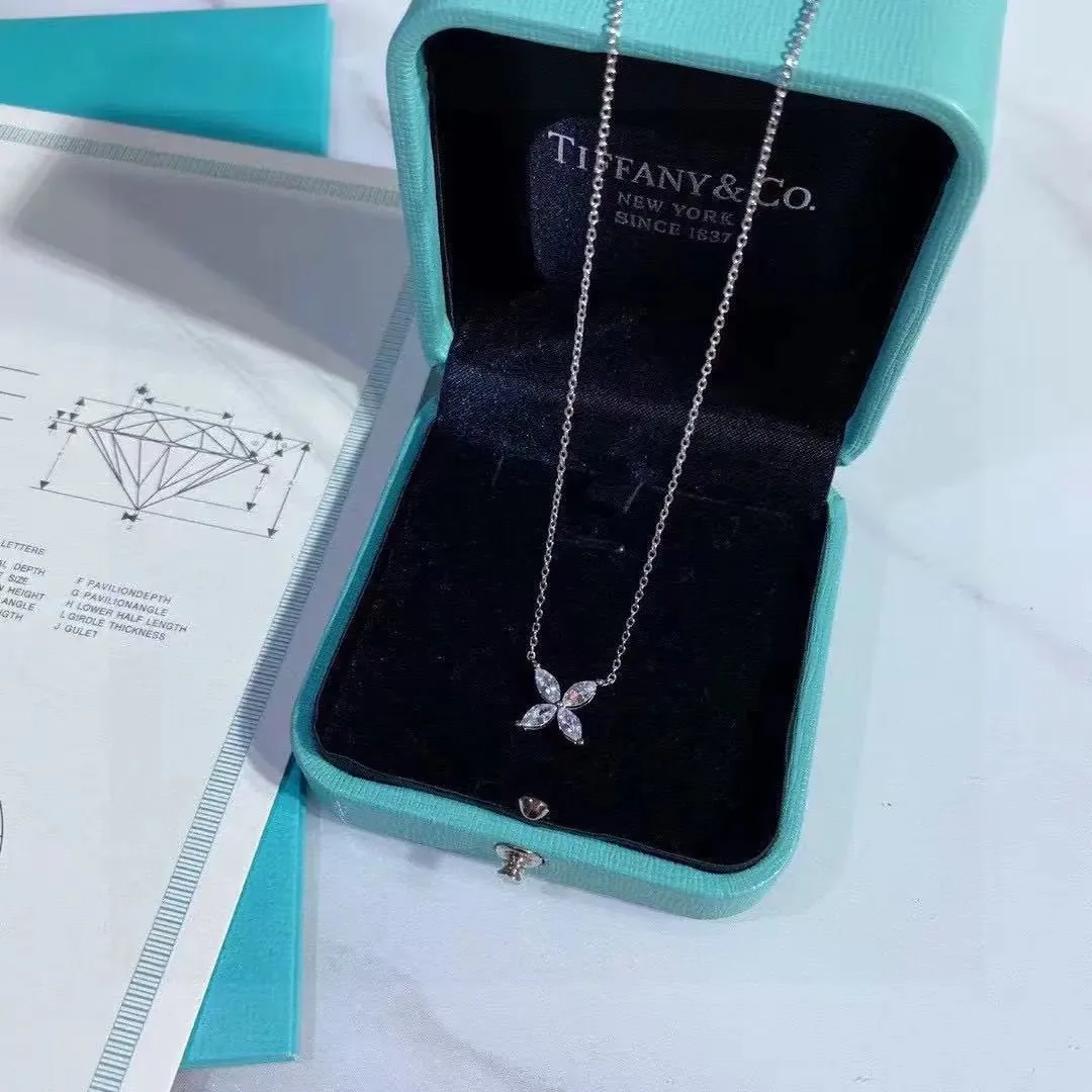Gold Letter Pendant Necklace — QC