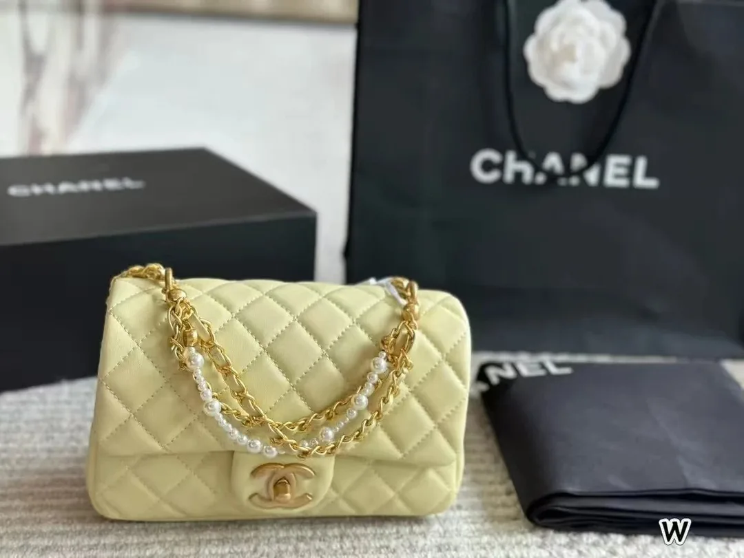 Chanel Leather Handbag — photo 4