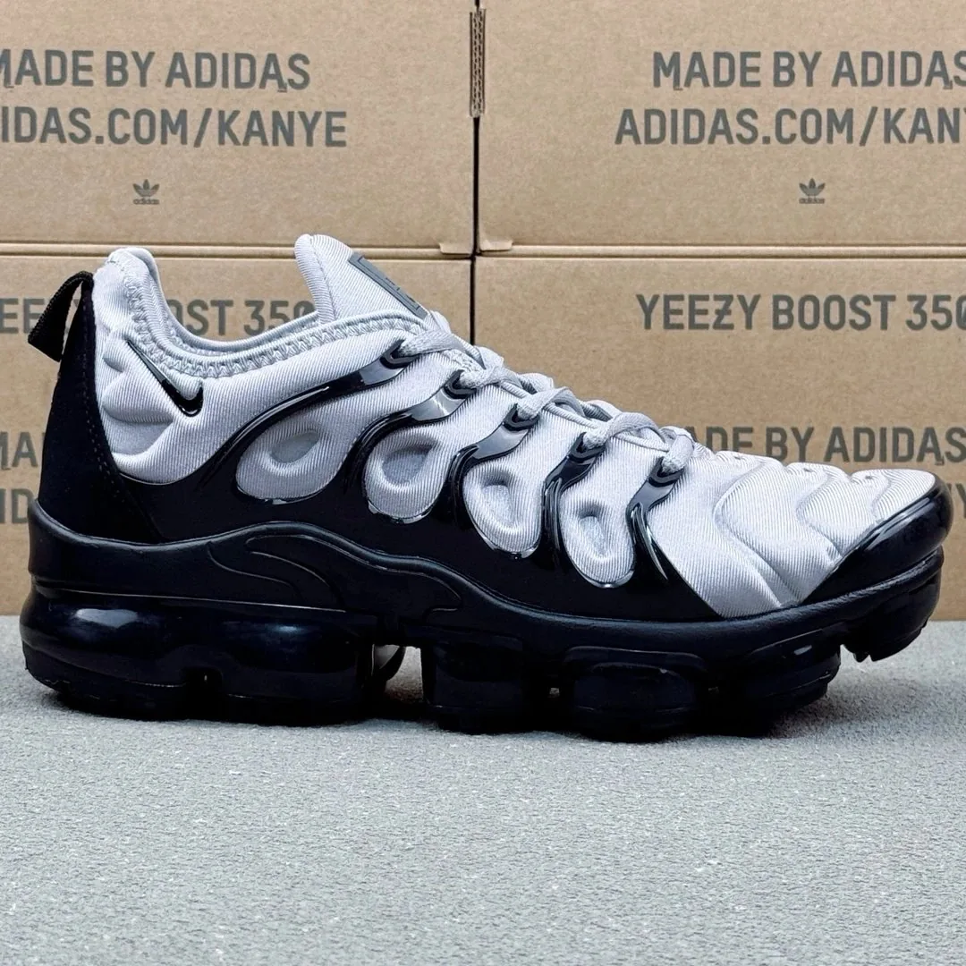Nike Air VaporMax Plus Running Shoes — Photo 12