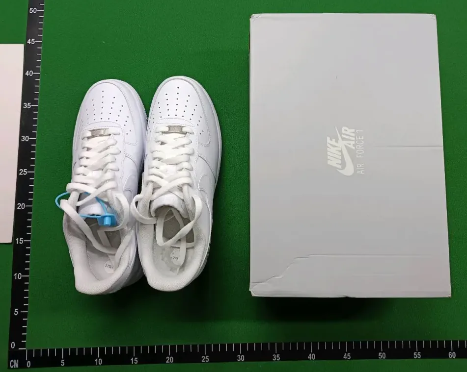 Nike Air Force 1 Beige Low-Top Rope-Lace Shoes — Photo 15