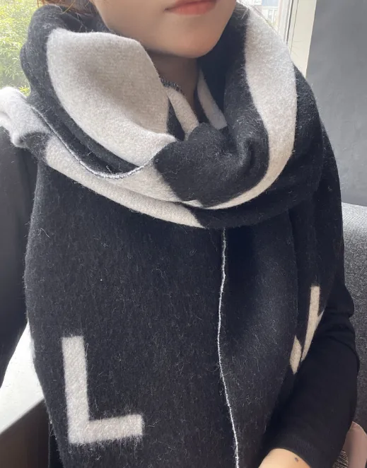 Chanel Scarf — photo 3