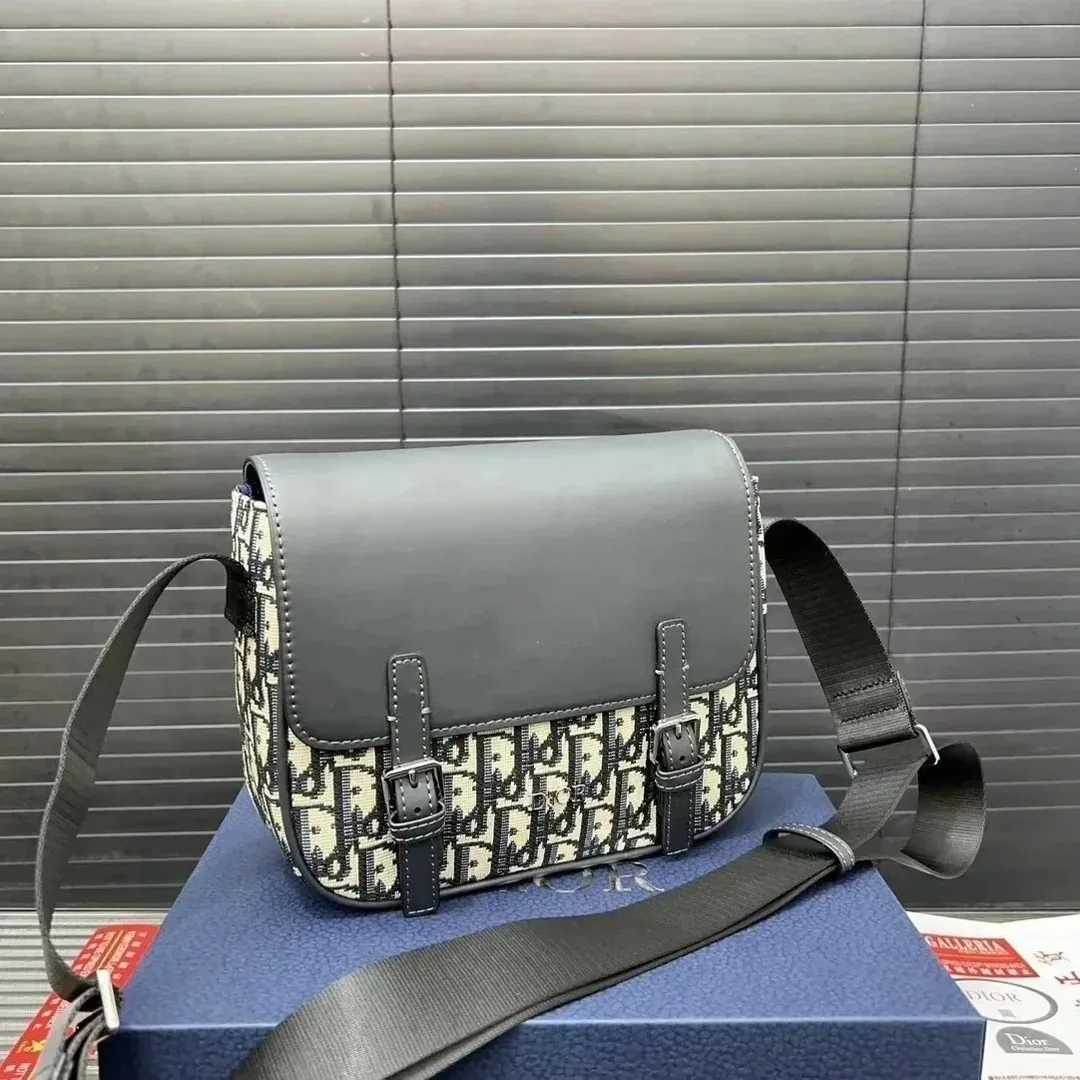 Small Square Camera Bag — Photo 13