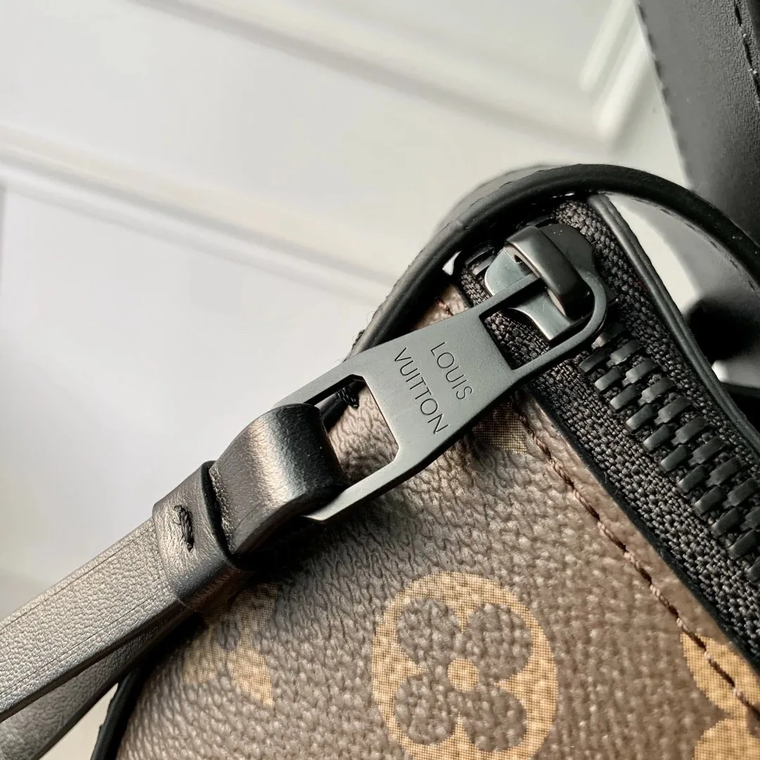 Louis Vuitton Moon Crossbody Bag — photo 12