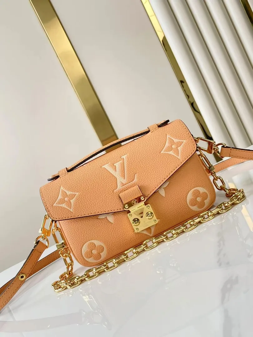 Louis Vuitton Pochette Metis East West — photo 10