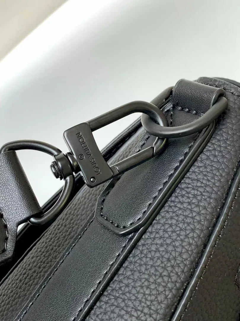 Louis Vuitton Takeoff Bag — Photo 3