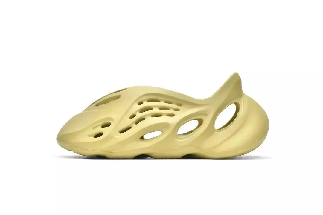 Yeezy Foam Runner Sneakers — Photo 9