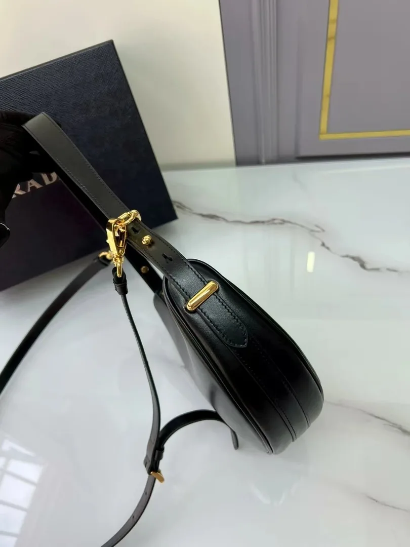 Prada Leather Tote Bag — photo 8