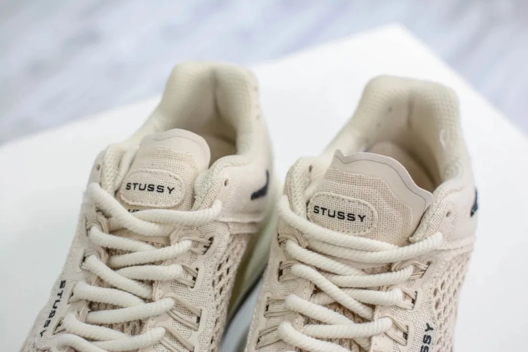 Nike White Retro Running Sneakers — Photo 8
