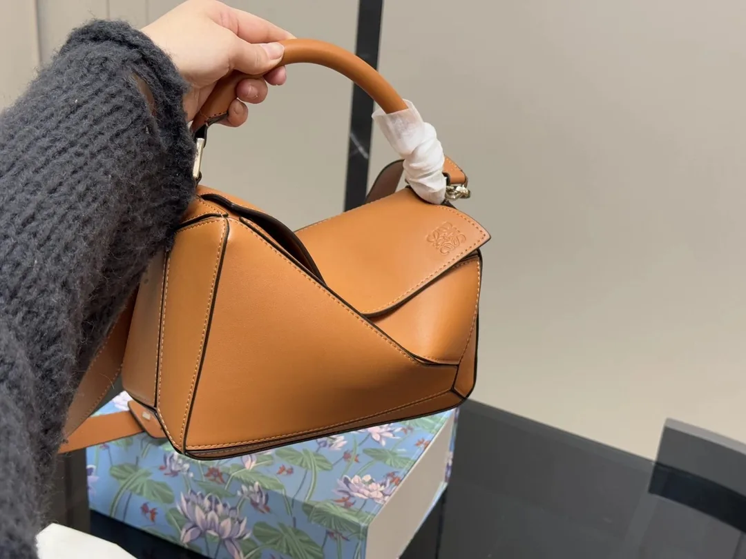 Loewe Puzzle Edge Leather Bag — Photo 11