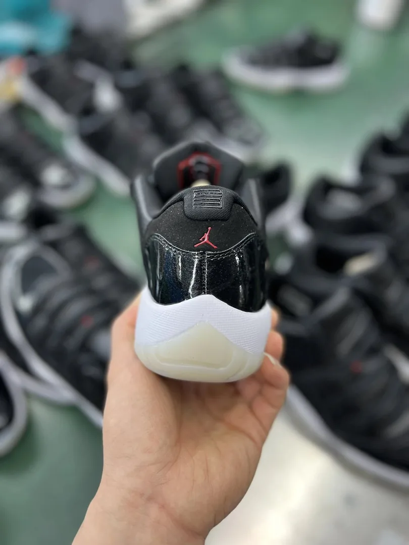 Air Jordan 11 Low Camo — QC