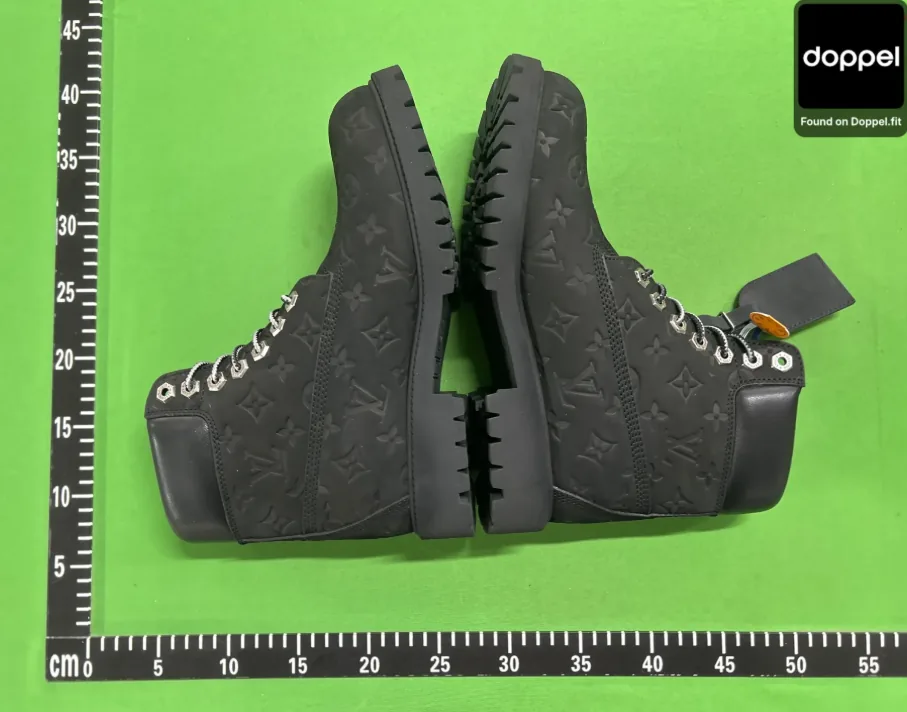 Louis Vuitton LV x Timberland Boot White Grey Print Sneakers — QC