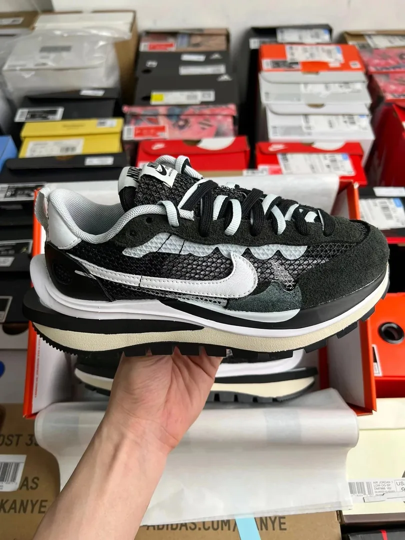 Nike VaporWaffle Sacai Crossover Sneakers — photo 6