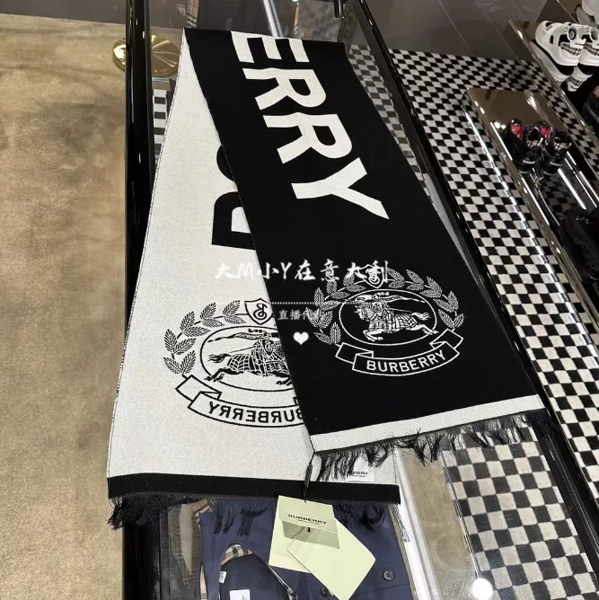 Burberry Vintage Check Cashmere Scarf Collection — photo 5
