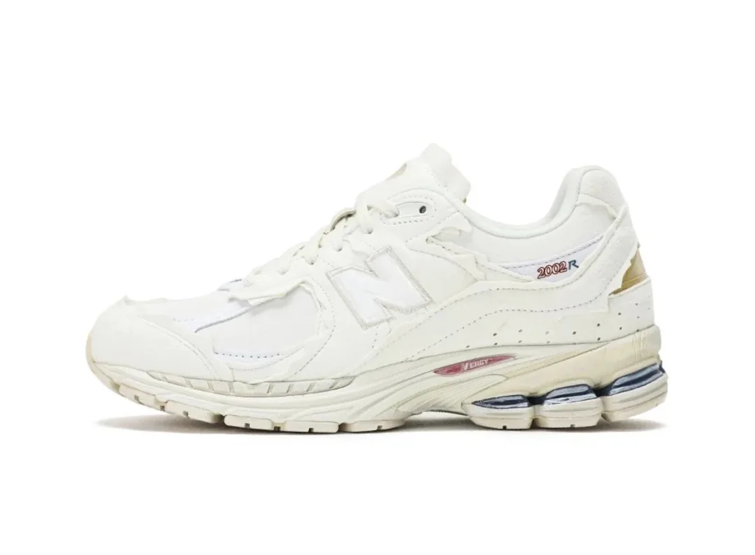 New Balance 2002 Runners — Photo 12