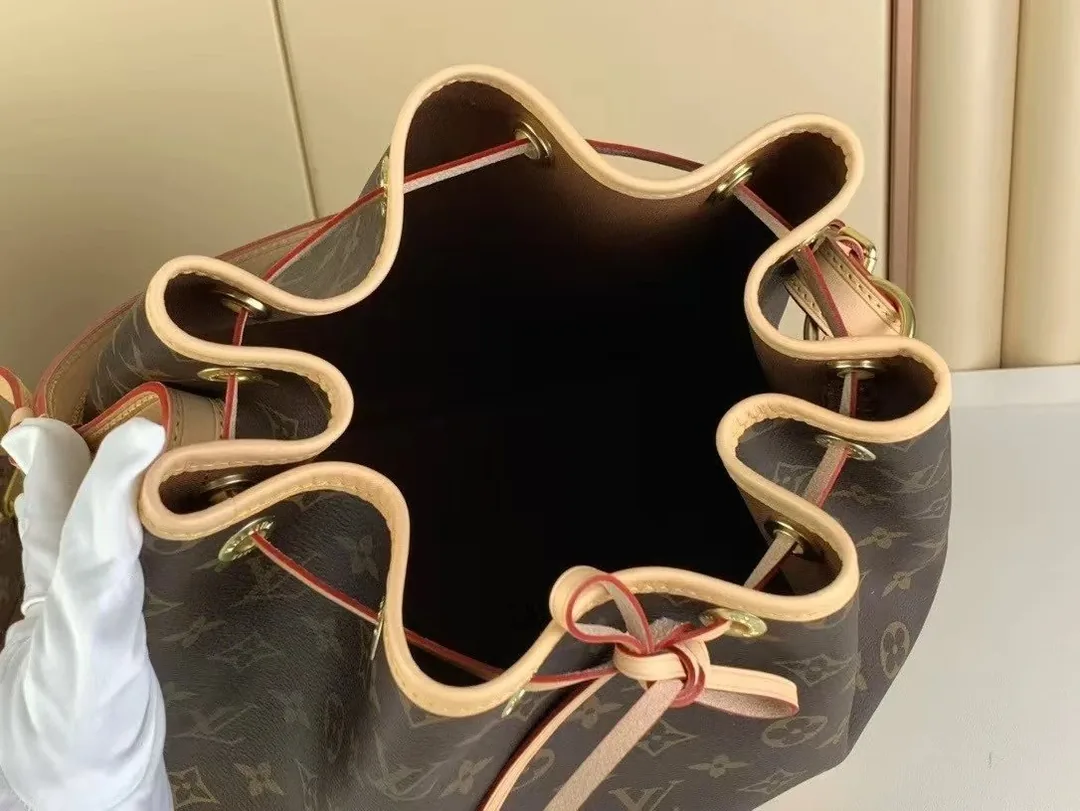 Louis Vuitton Noe Bucket Bag — Photo 12