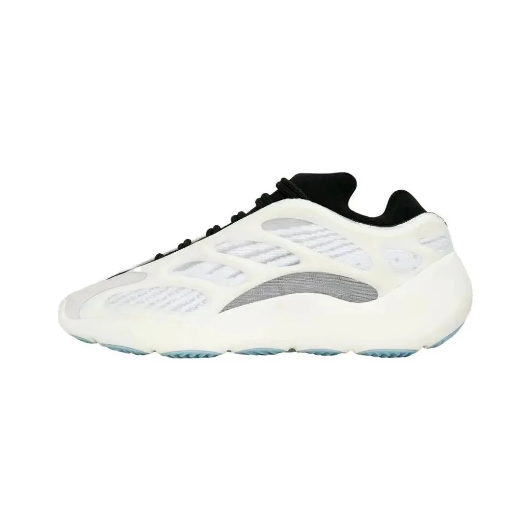 Yeezy Boost 700 Runners — Photo 2