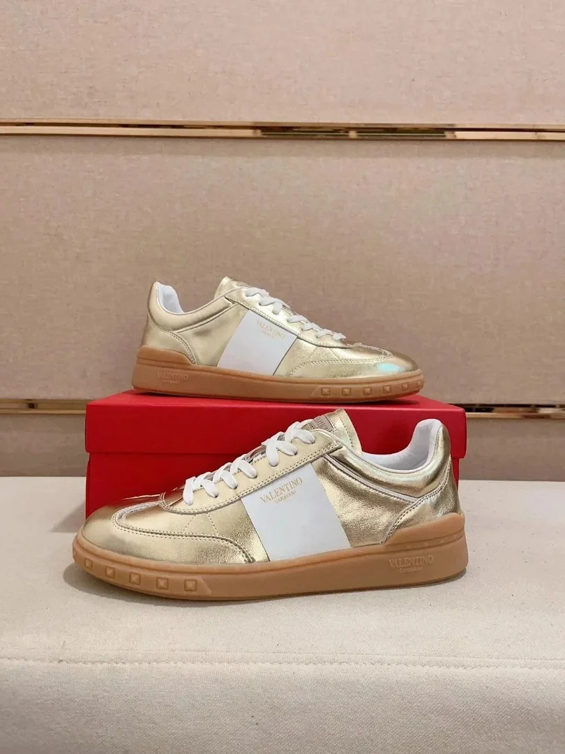 Valentino Pink Low-Top Sneakers — Photo 14