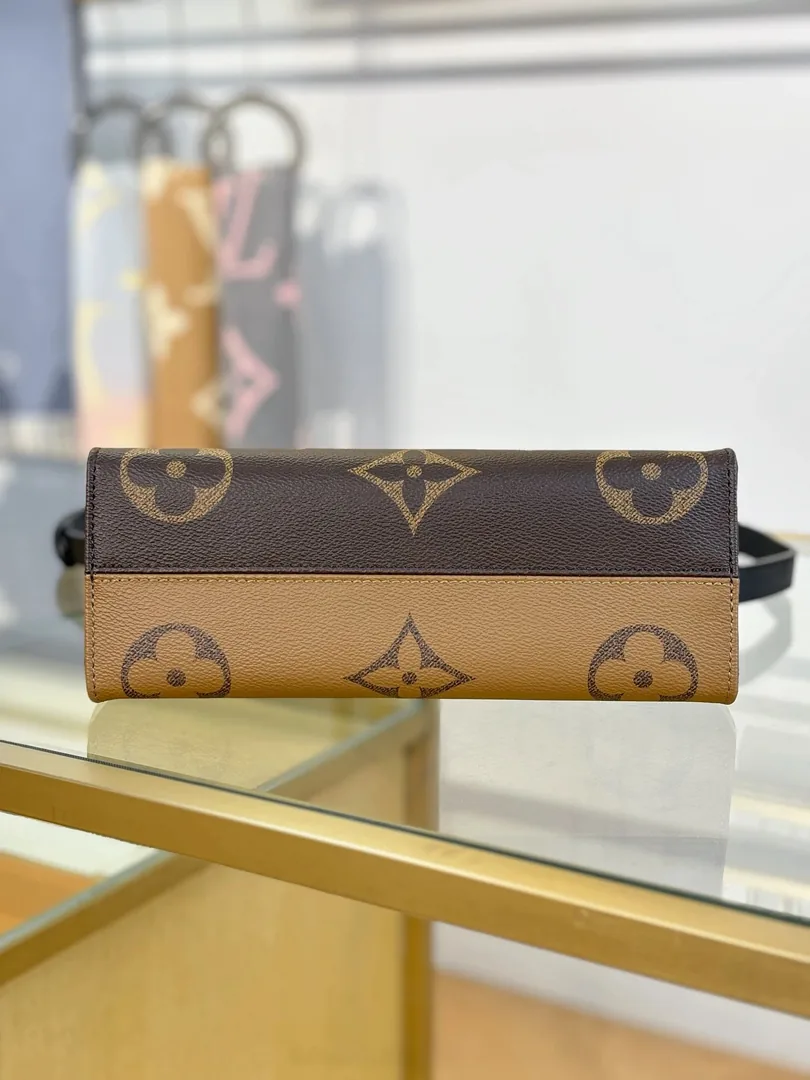 Louis Vuitton OnTheGo East West Chain Bag — Zdjęcie 9