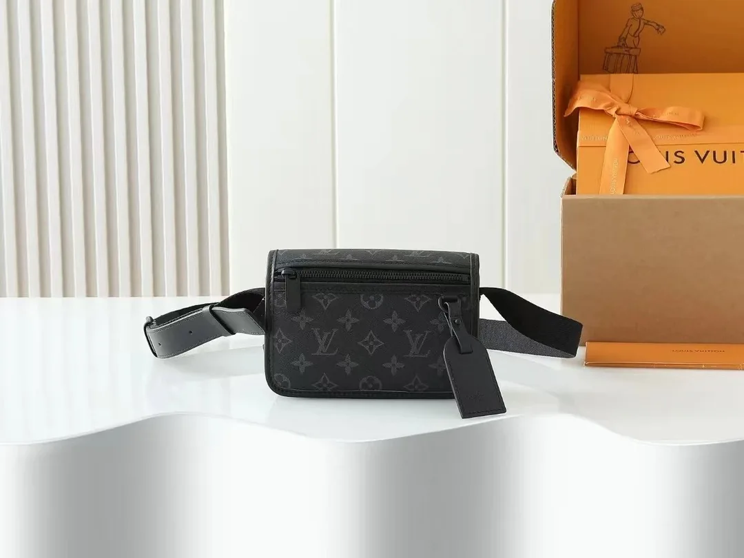 Louis Vuitton Leather Purse — photo 4