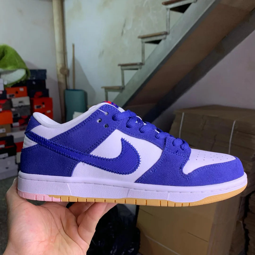 Nike Dunk Skate Shoes — Photo 8