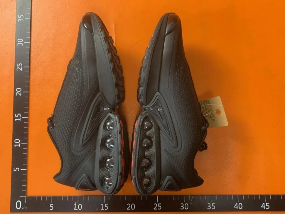Nike Air Max Dn Solid Black Low-Top Trainers — QC