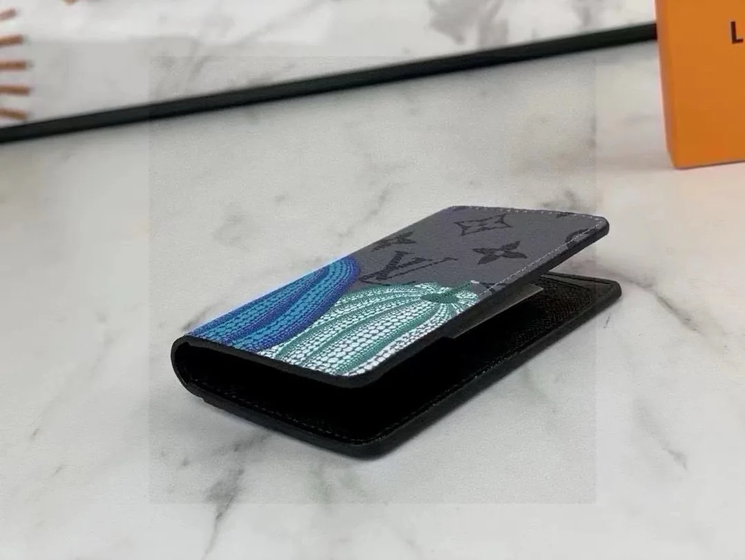 Louis Vuitton Short Leather Wallet — photo 4