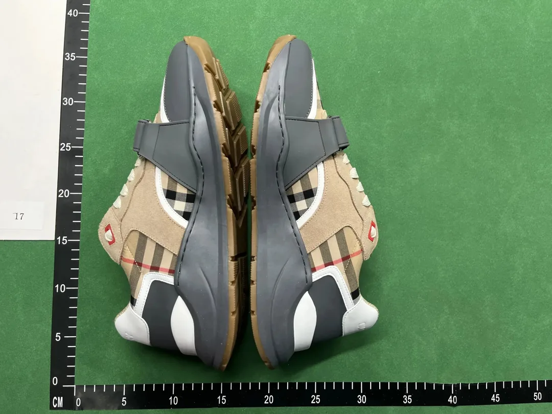 Louis Vuitton LV Trainer Grey Low-Top Runners — Photo 7