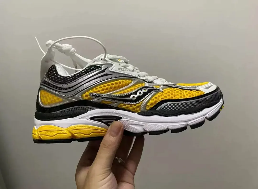 Saucony ProGrid Omni 9 (Bottega Veneta) DBD Cushioned Running Sneakers — Photo 6