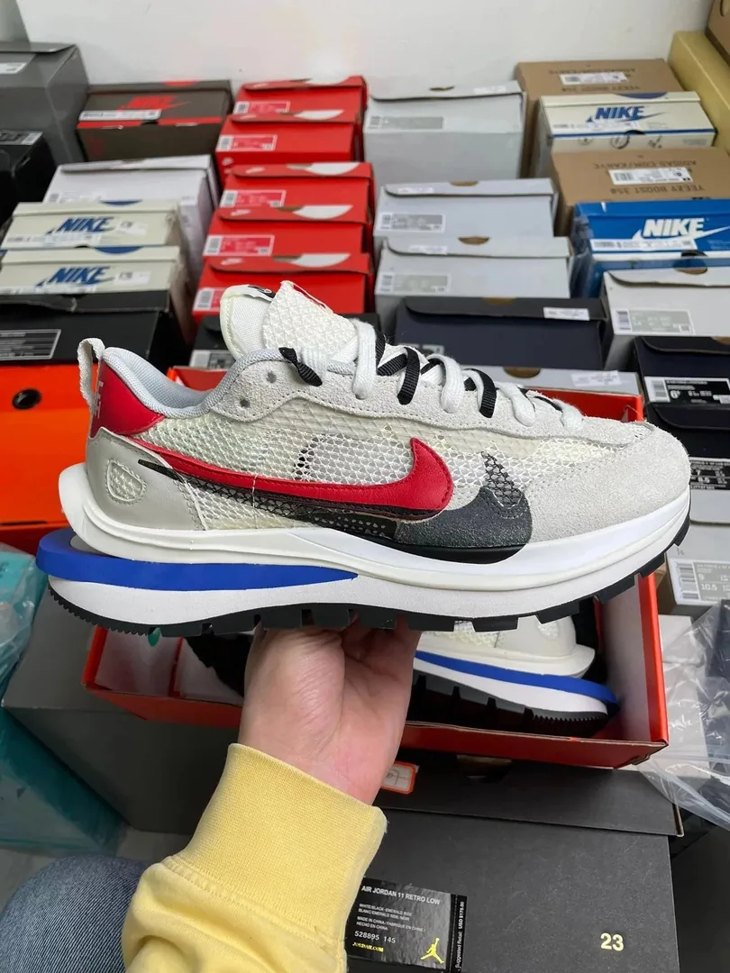 Nike VaporWaffle Sacai Crossover Sneakers — photo 4